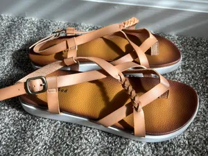 sandles Size 9 thumbnail 1