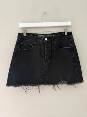 American Eagle Black Distressed Denim Raw Hem Mini Skirt Size 6 thumbnail 3