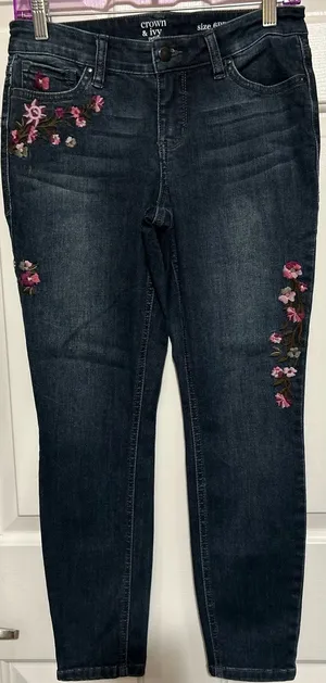 Crown & Ivy Petite Skinny Blue Jeans w/Floral‎ Pink Embroidered Design Size 6PR thumbnail 1