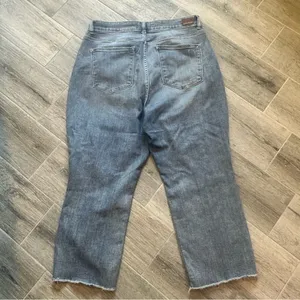 Judy Blue Cropped Straight Leg Jeans Medium Wash Distressed Women’s Size 16 thumbnail 4