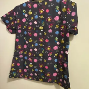 Zoe + Chloe Womens Scrubs Scrub Top Shirt S Bust 38” Dark Gray Bees Hearts Bee thumbnail 5
