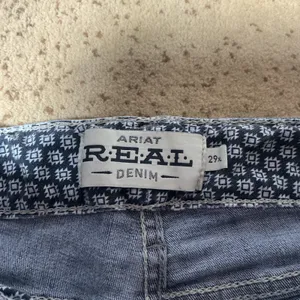 Ariat REAL Denim‎ Shorts Womens 29 Raw Hem Embroidered Western Cutoffs thumbnail 5