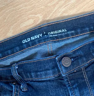 Mid-Rise Jeans thumbnail 2