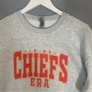 Gildan In My Chiefs Era T-shirt Travis Kelce Kansas City Sweatshirt Size Medium Grey thumbnail 4