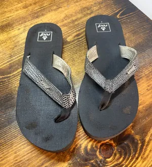 Reef black flip flops size 9 thumbnail 1