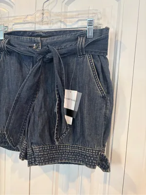 Tommy Hilfiger jean shorts size 8 thumbnail 3