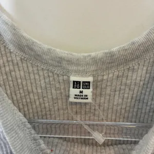 UNIQLO Light Gray Ribbed Knit High Neck Tank Top Cotton Spandex Womens Medium thumbnail 3
