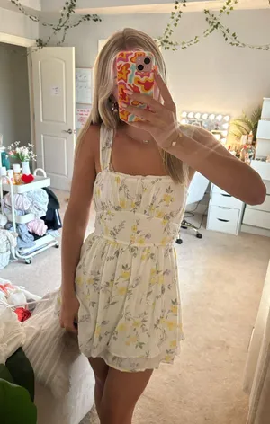 Hollister dress thumbnail 1