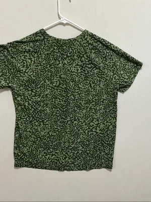 Athleta Olive Green Camo-Pattern Short Sleeve Tee thumbnail 5