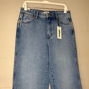 NWT Wrangler Bonnie 683 Loose Flare Jeans Women’s Size 27 32” Inseam Medium Wash thumbnail 5