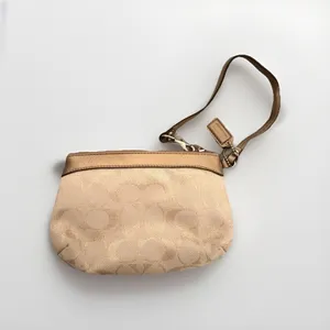 Coach Signature C‎ Jacquard Pleated Wristlet thumbnail 2