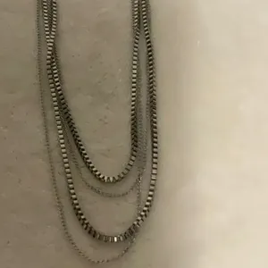 Necklace thumbnail 2