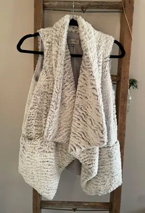Jolt Faux Fur Vest thumbnail 1