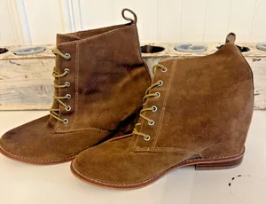 Source Unknown Suede Leather Boots Womens‎ Size 9 Brown Hidden Wedge Lace Up Cottagecore thumbnail 1