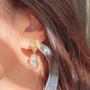 Handmade gold stainless flower baroque pearl dangle dangle earrings🌼 thumbnail 2