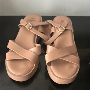 Seaside Brand Tan Sandals Minimalist Flatform Design 40 thumbnail 1