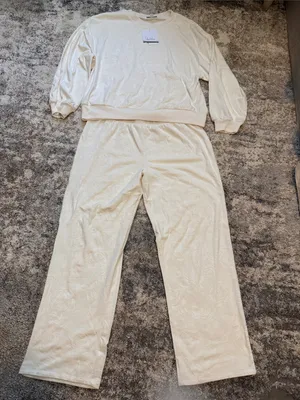 Cream Women's Lounge Sweatshirt & Pants Set thumbnail 1
