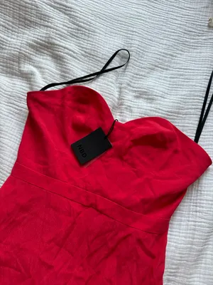 Red Gown Size M thumbnail 9