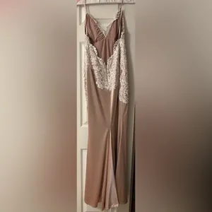 Spaghetti Straps V-neck Slim Long Prom Dress with Lace Appliques thumbnail 6