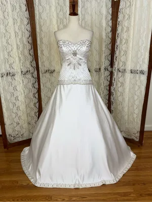 Spectacular Vintage Y2K Dere Kiang Heavily Beaded Wedding Gown thumbnail 1
