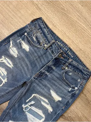 •American Eagle• Distressed Tomgirl Jeans thumbnail 8
