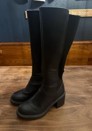 Black boots thumbnail 1