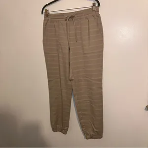 Nine West Tan, Beige, white Plaid Casual women’s Joggers Size Medium thumbnail 14