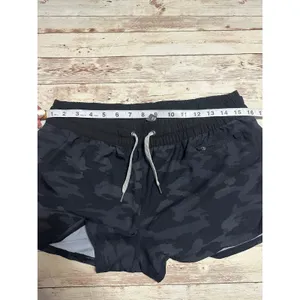 Vuori Clementine 2.5" Shorts Women's Size Large Black Gray Camo Running Active thumbnail 6