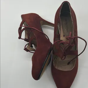 Stylish Burgundy Lace thumbnail 6