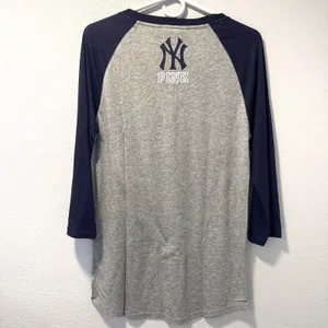 Victoria's Secret Pink-(L) MLB NEW YORK YANKEES BASEBALL‎ CREW TEE SHIRT thumbnail 2
