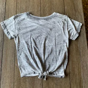 Gray t shirt cropped thumbnail 5