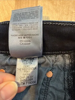 MOTHER The Weekender Fray in Chip On My Shoulder Dark Wash MidRise Flare Jean 28 thumbnail 14