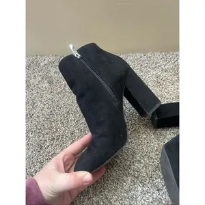 Marc Fisher Black Heeled Boots Woman’s Size 7.5 Flaws-Marks thumbnail 5