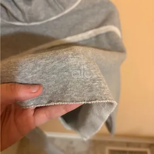 Alo Yoga Effortless Gray Cropped Hoodie thumbnail 3