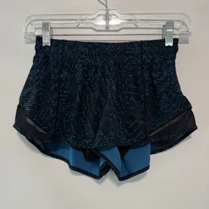Lululemon Hotty Hot Short‎ II (2.5") Pulse Capri Black Size 4 thumbnail 3