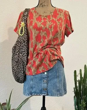 Mossy Oak Red & Tan Real Tree Camo print short sleeve shirt with a relaxed‎ fit thumbnail 1