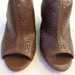 Jasmin Brown Faux Leather Cut Out Ankle Strap Wedges Size 6 thumbnail 7