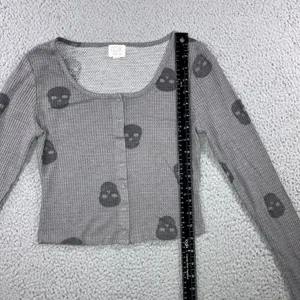 Skull Print Waffle Knit Cropped Top Small L/S Y2K‎ Edgy Emo Punk Goth Grunge thumbnail 7