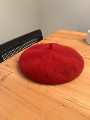 Red beret thumbnail 4