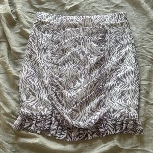 Free People Y2K Zebra Ruffle Ruched Micro Mini Skirt XS nwt thumbnail 3