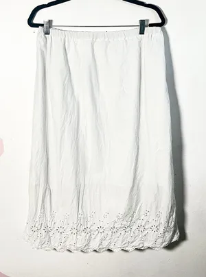Uniqlo Midi Skirt‎ Women's Medium White Eyelet Lace Embroidered Cottagecore thumbnail 1
