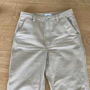 Aritzia - TNA Wide Leg Pants in Light in Beige thumbnail 2
