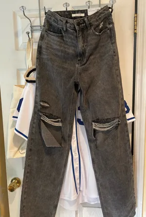 PacSun 90s Boyfriend Jeans Ripped thumbnail 1