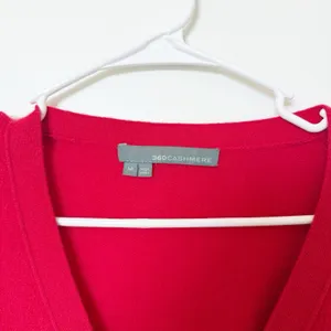 360 Cashmere Cardigan Sweater Medium Quiet Luxury Soft Capsule Holiday Red thumbnail 3