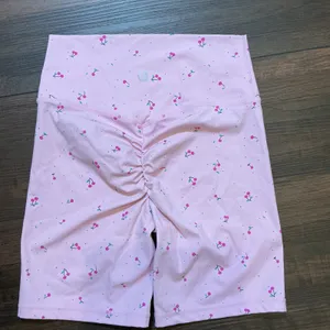 Astoria Activewear Cherry Print Scrunch Butt Biker Shorts Pink Large Workout thumbnail 3
