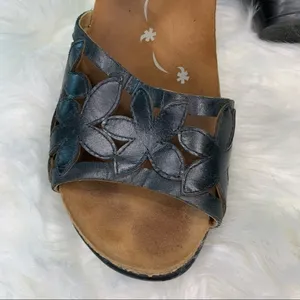 Dansko flower heels leather black size 38 or 7.5/8‎ thumbnail 3