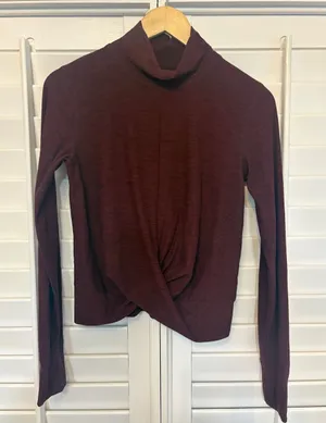 Old Navy Active Breathe On Burgundy Twist Front Long Sleeve Top Size Small thumbnail 1