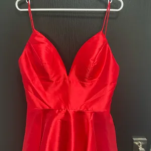 NWT Sherri Hill 52378 Satin cocktail Dress with V-neck bodice Red size‎ 12 $298 thumbnail 4
