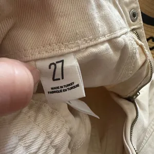 BDG Urban Outfitters Relaxed Skate Cargo Jeans Cream High Rise Size 27 thumbnail 10