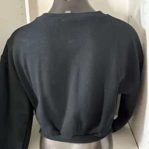Woman’s wild fable crop top pull over sweatshirt, size medium thumbnail 8